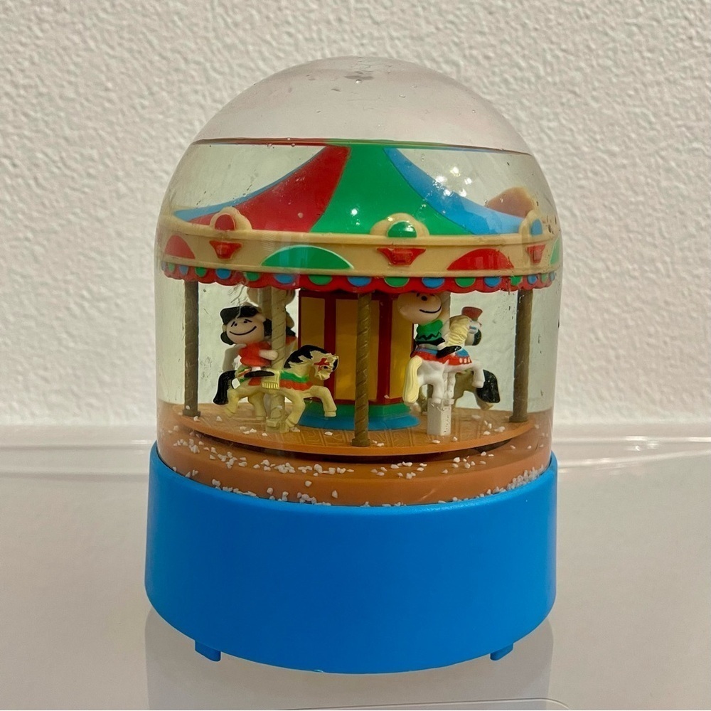 Vintage Willitts Designs Peanuts Characters Snow Globe Musical Carousel Working. - Picture 3 of 14